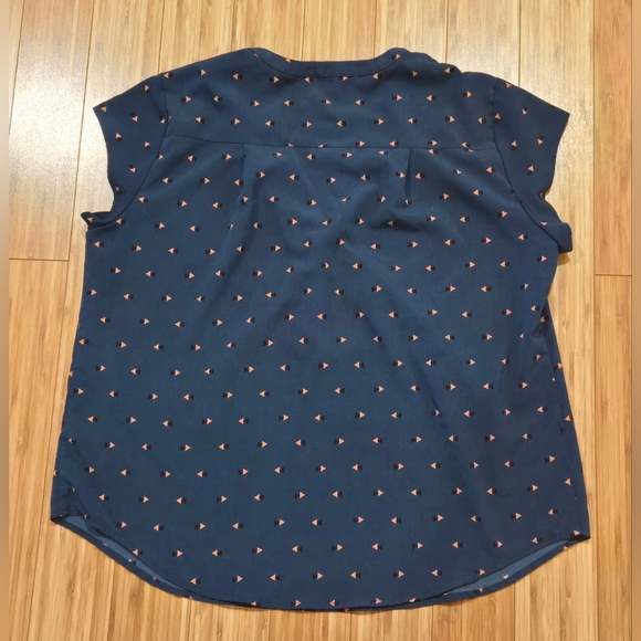 NWOT Fun2Fun Navy Blue Patterned Women's Top - Picture 6 of 7